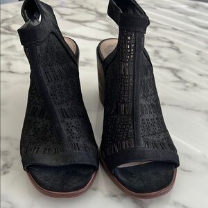 Vince Camuto Black Women’s Heel Open Toe | size 7.5